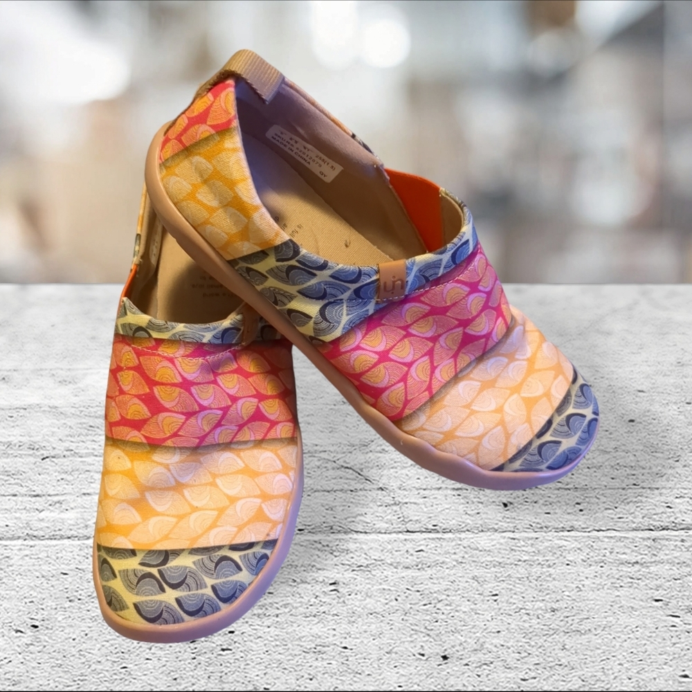 UIN BODHI LEAF CANVAS SLIP ON SHOE SIZE 9